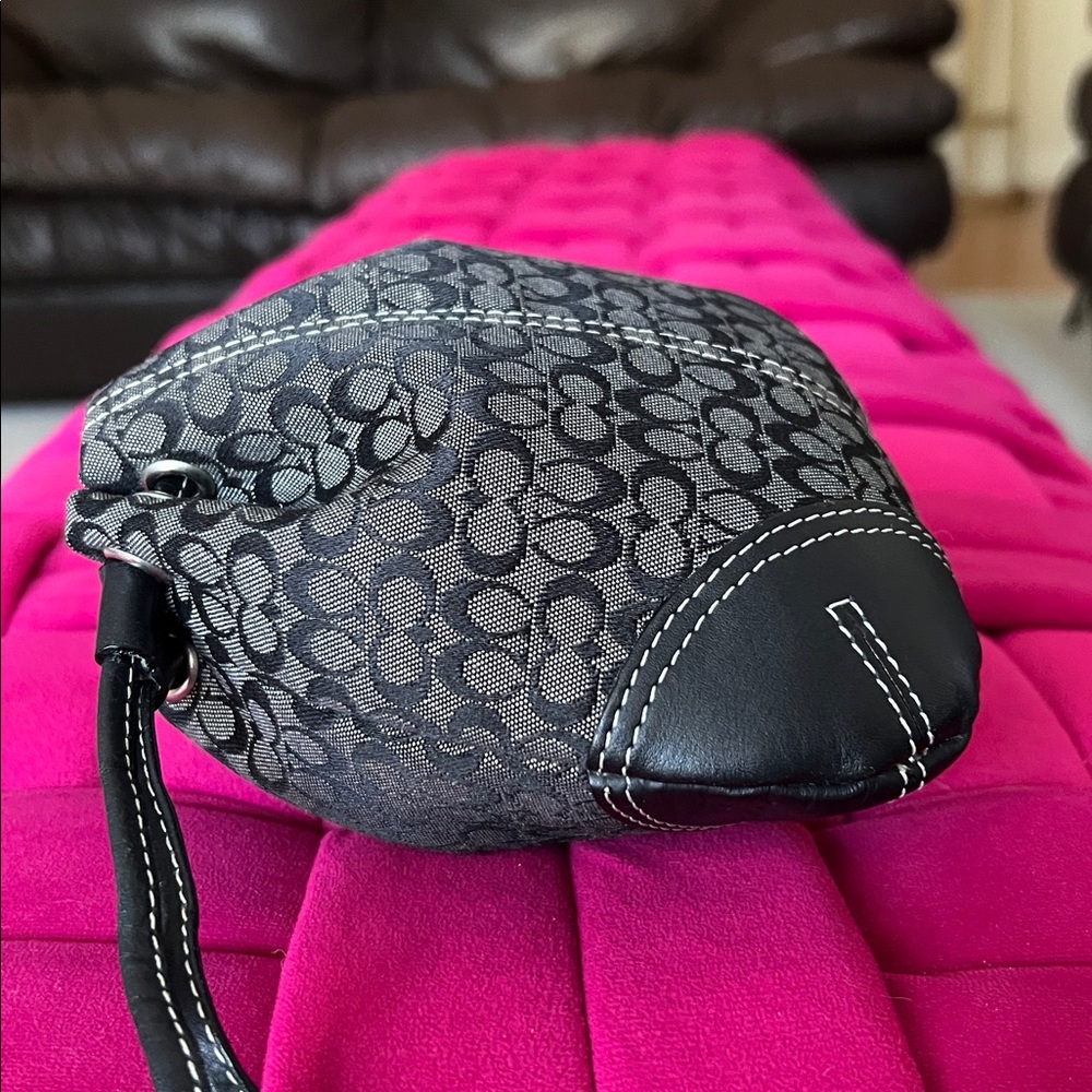 Coach Vintage Mini Signature Bucket Wristlet - Picture 4 of 11